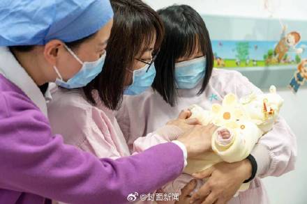 出生時僅650克的巴掌女嬰出院了