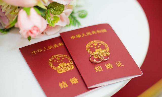 建議法定結(jié)婚年齡調(diào)低至18周歲