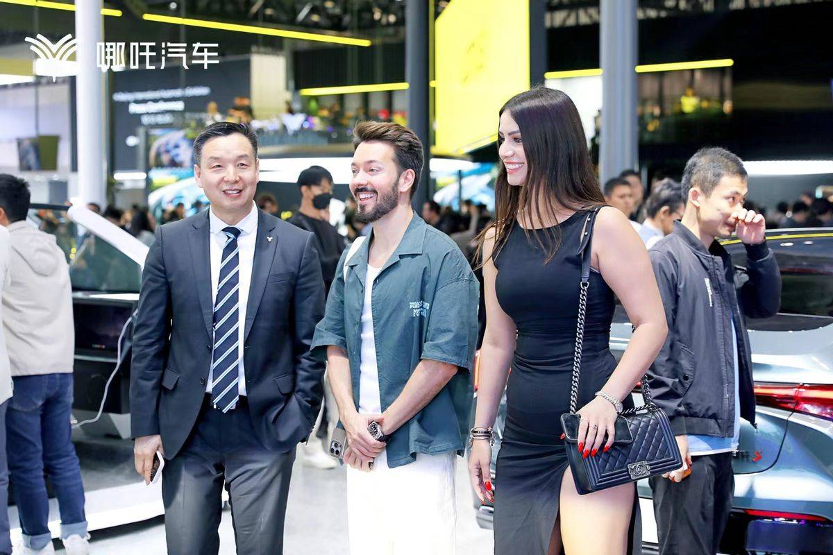 開啟AI大模型定義汽車新時代 哪吒汽車北京車展“亮大招”