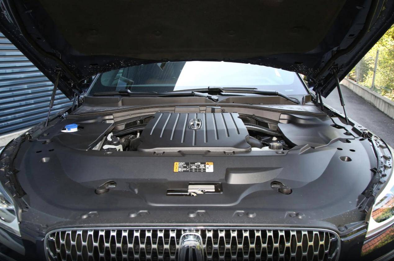 60萬級的豪華SUV,奧迪Q7對比林肯飛行家,究竟該如何選?