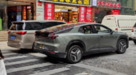 長安啟源E07街頭實拍,是SUV又是皮卡,雙電機+1000km續航