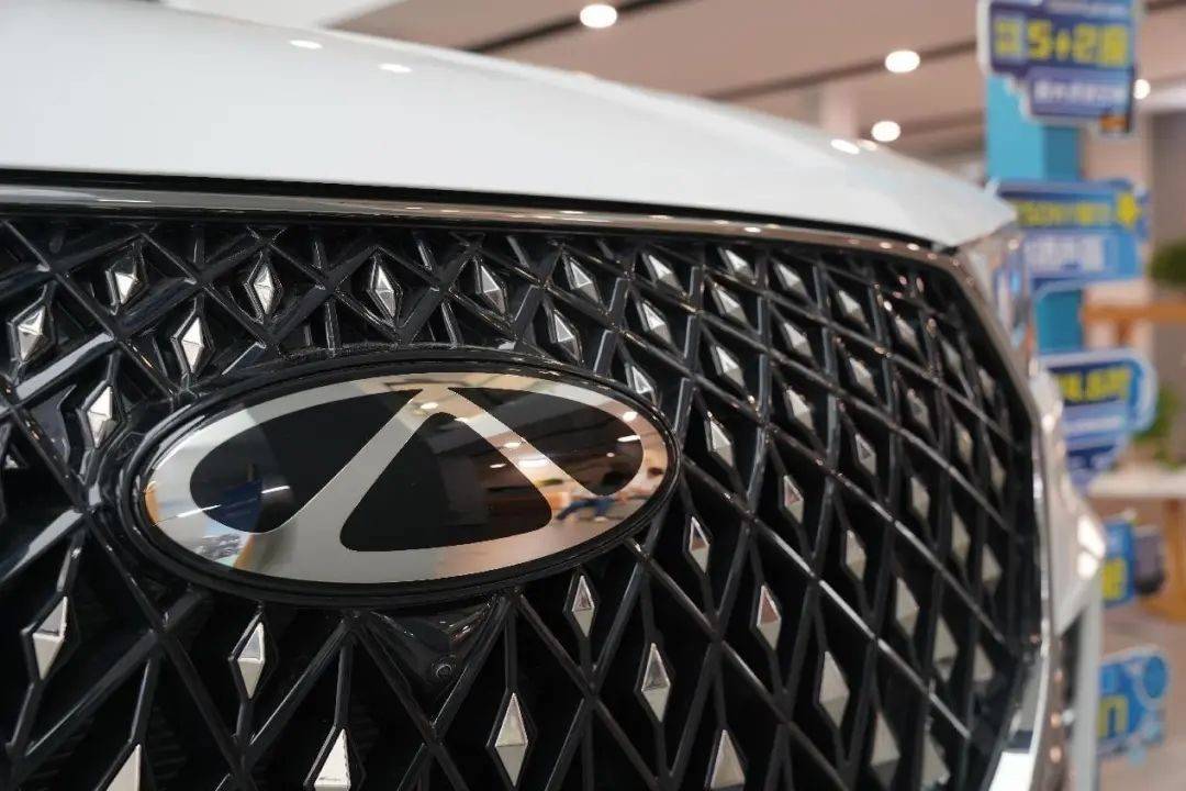 13萬級別,能買七座何必五座?奇瑞瑞虎8 PLUS冠軍版到店實拍