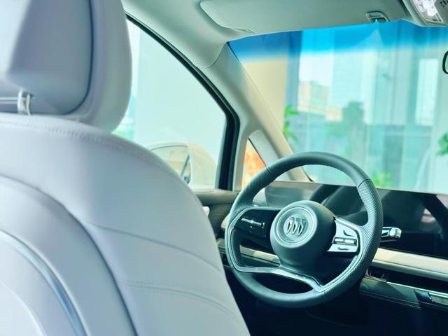 全新金標(biāo)GL8陸尊正式上市咯-有駕 全新金標(biāo)GL8陸尊正式上市咯-有駕