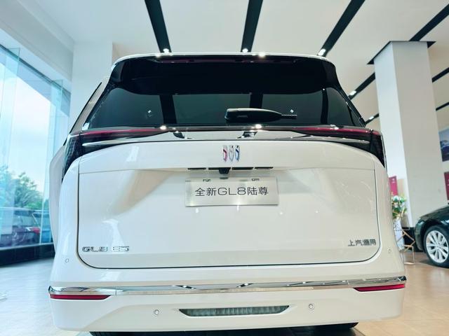 全新金標(biāo)GL8陸尊正式上市咯-有駕 全新金標(biāo)GL8陸尊正式上市咯-有駕