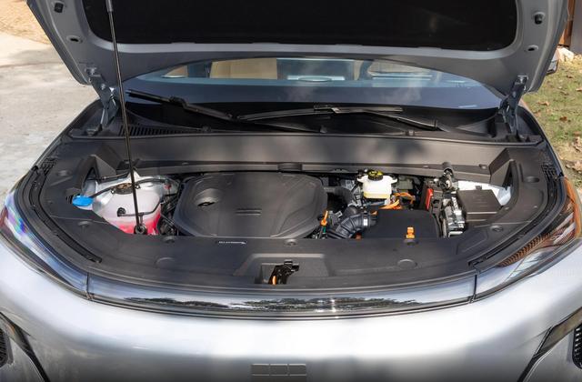 緊湊型SUV競爭激烈，銀河星艦7 EM-i還來湊熱鬧，能找到伯樂嗎？-有駕