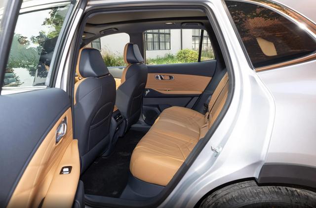 緊湊型SUV競爭激烈，銀河星艦7 EM-i還來湊熱鬧，能找到伯樂嗎？-有駕