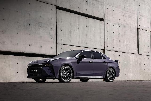 領(lǐng)克03冠軍版：賽道猛獸，日常通勤亦從容-有駕