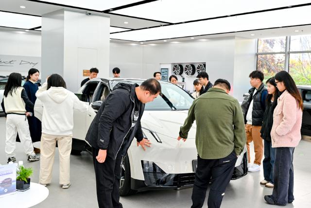 領克真的很寵年輕人！內外兼修的領克Z20先享預訂價僅14.6萬起-有駕