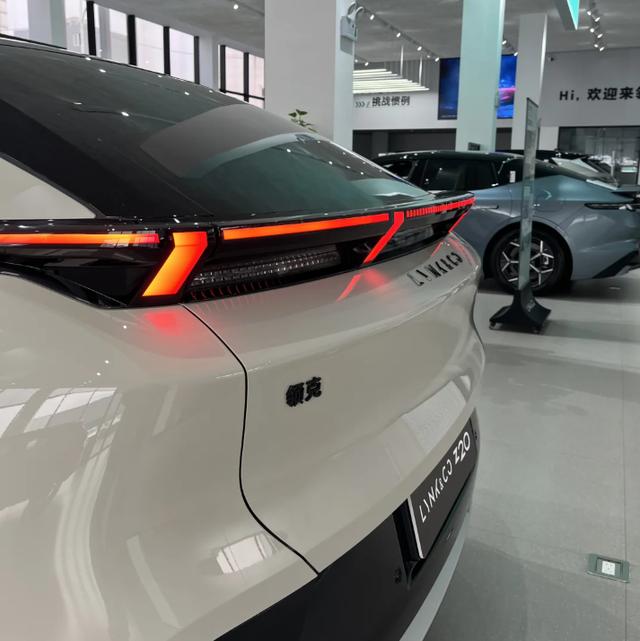 領克真的很寵年輕人！內外兼修的領克Z20先享預訂價僅14.6萬起-有駕