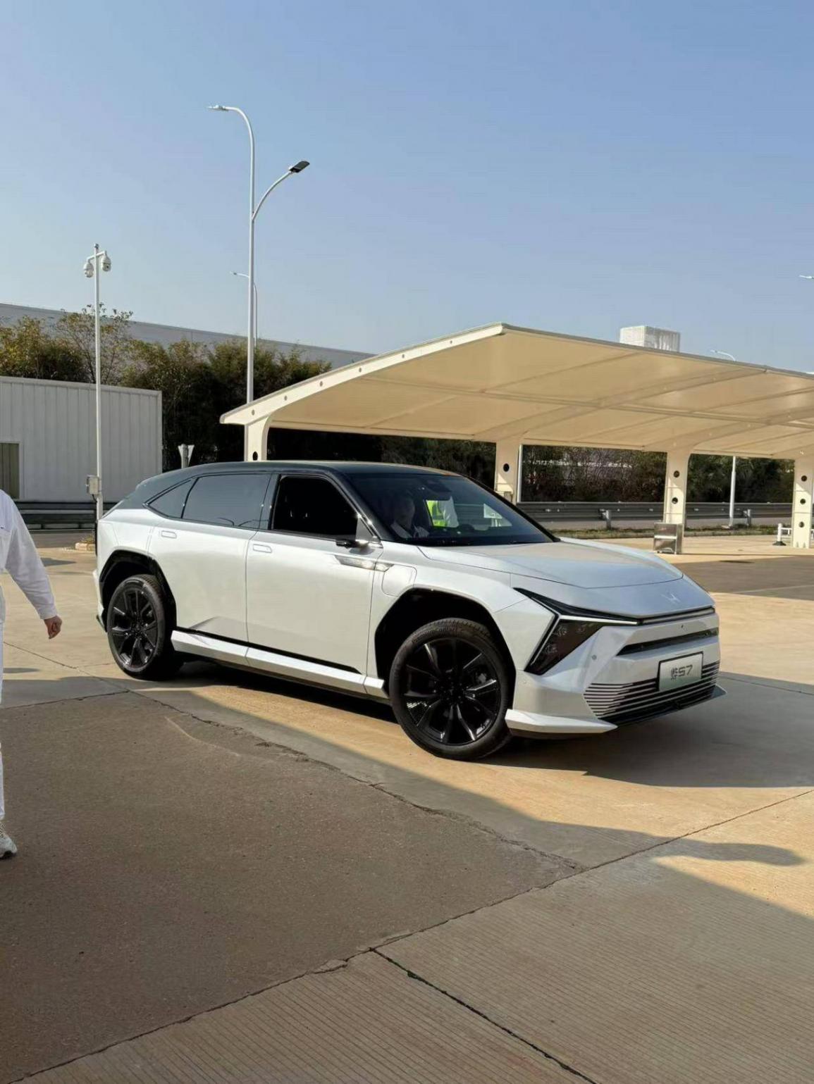 東風本田燁S7實車現身,大過Model Y+新車標,配476馬力+ADS減震