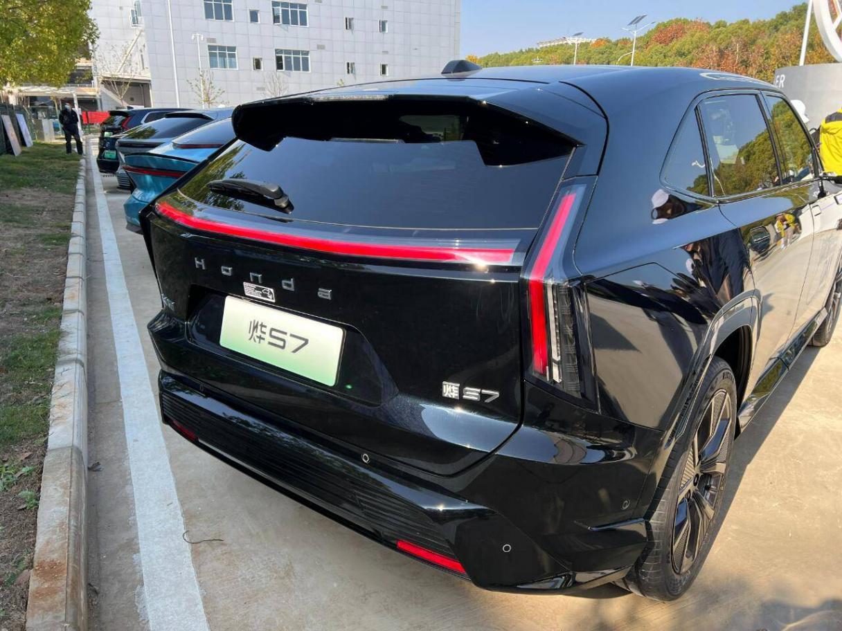 東風本田燁S7實車現身,大過Model Y+新車標,配476馬力+ADS減震