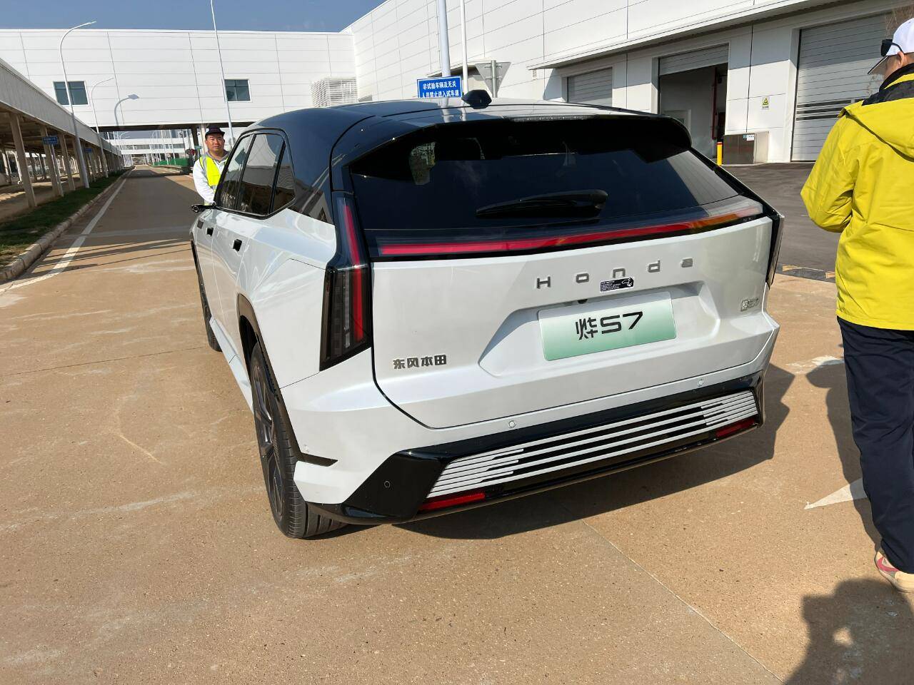 東風本田燁S7實車現身,大過Model Y+新車標,配476馬力+ADS減震