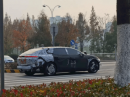 極氪007獵裝版路試諜照流出,車尾設計曝光配備空氣懸架氣罐