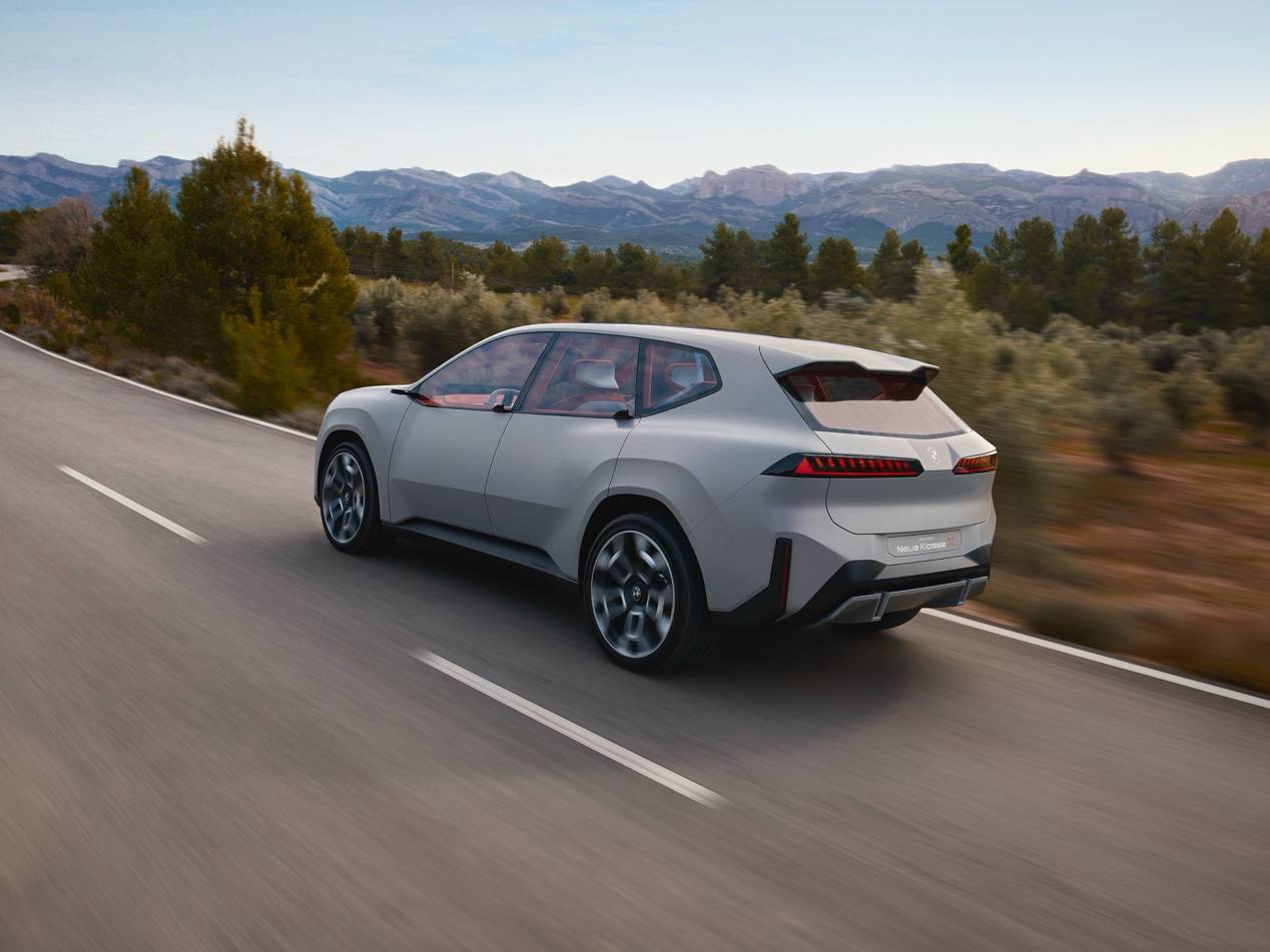 很科幻,寶馬全景iDrive座艙將亮相2025 CES,這內(nèi)飾能讓人買單嗎