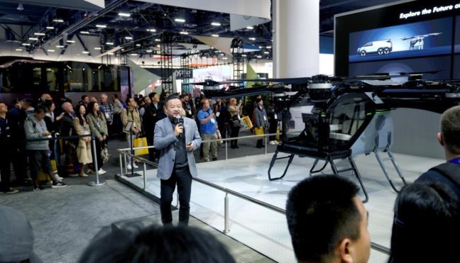 小鵬匯天“陸地航母”飛行汽車海外首秀,計(jì)劃2026年量產(chǎn)交付 小鵬匯天“陸地航母”飛行汽車海外首秀,計(jì)劃2026年量產(chǎn)交付