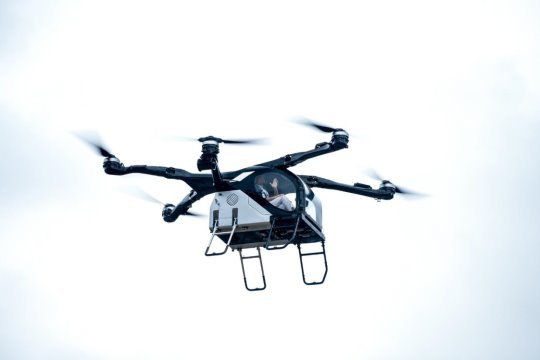 小鵬匯天“陸地航母”飛行汽車海外首秀,計(jì)劃2026年量產(chǎn)交付 小鵬匯天“陸地航母”飛行汽車海外首秀,計(jì)劃2026年量產(chǎn)交付