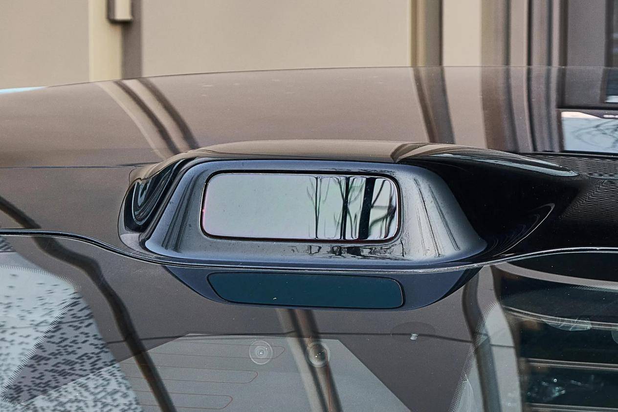 像“老司機”在開?800V架構+鴻蒙座艙+華為ADS3.0,智界新S7很強 7c33eaff903923a2f030b80afe4b6a12~2508x0