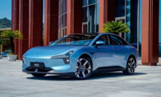 小鵬高管稱被“負面拉踩”:不提小鵬品牌,就不能完整表達了?