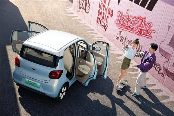 不再像老頭樂 宏光MINIEV四門版更多信息曝光:配置大升級 不再像是老頭樂 宏光MINIEV四門版更多信息曝光:配置大升級