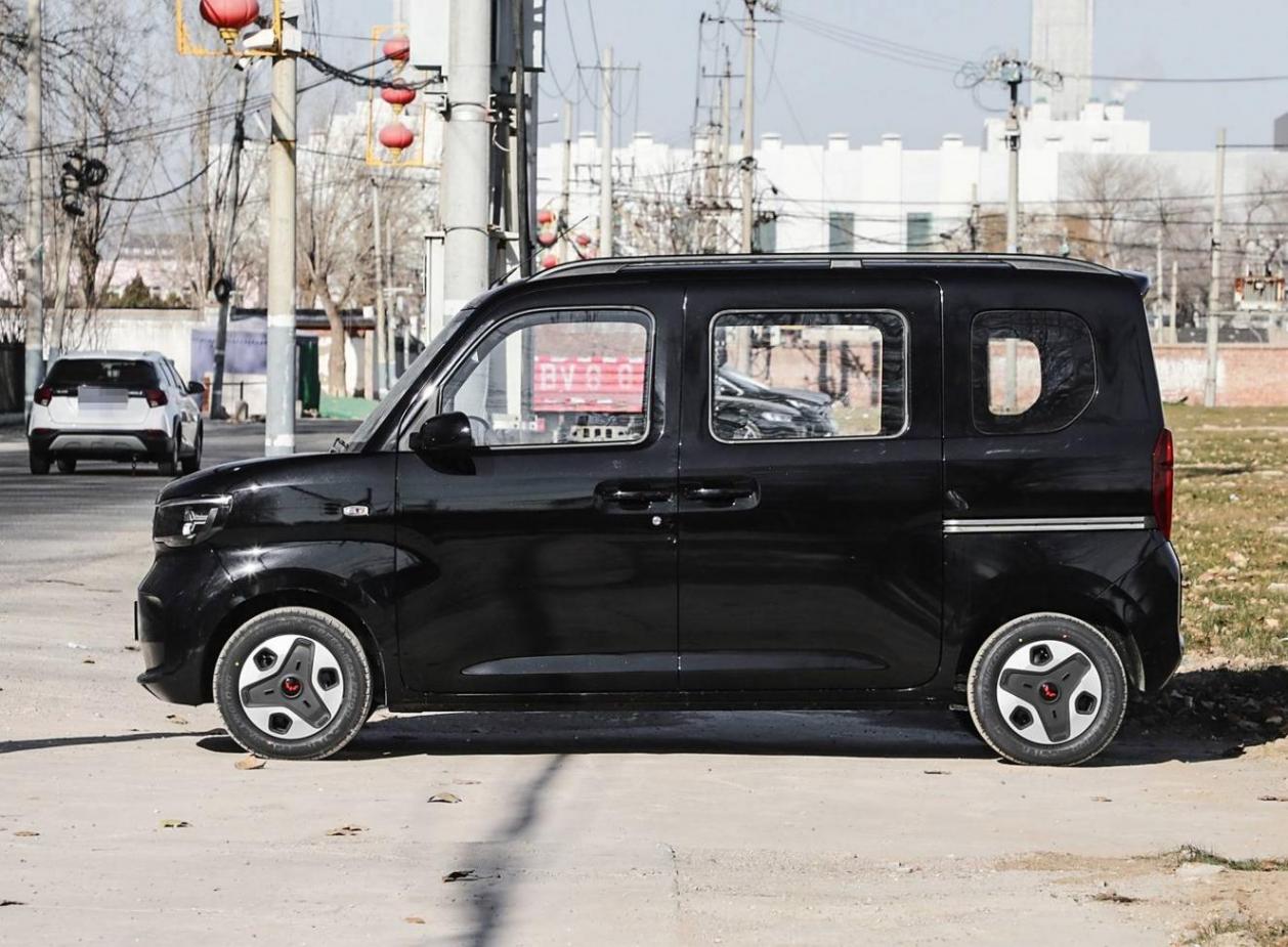 頂配預售5.08萬,續航超200km,拉貨“神器”,五菱之光EV將上市