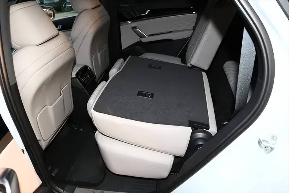 想要長續航、大空間、好配置,除了理想L8、唐還有啥可以選?