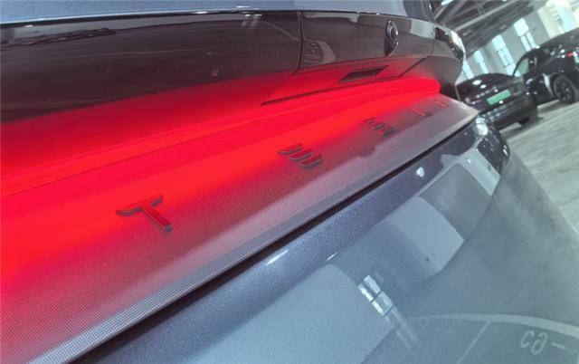 全網(wǎng)首測(cè)煥新Model Y,更賽博更舒適