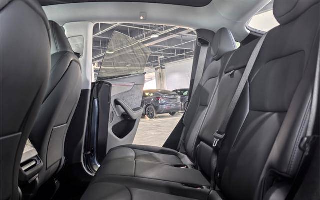全網(wǎng)首測(cè)煥新Model Y,更賽博更舒適
