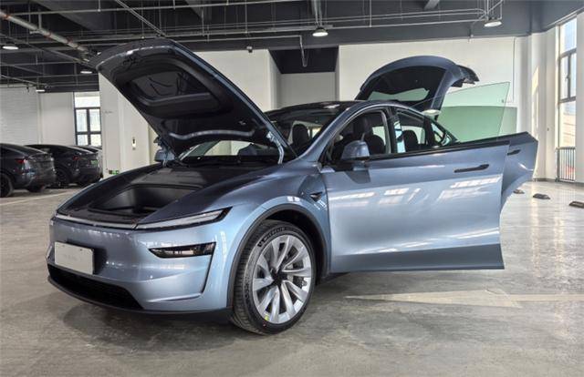 全網(wǎng)首測(cè)煥新Model Y,更賽博更舒適