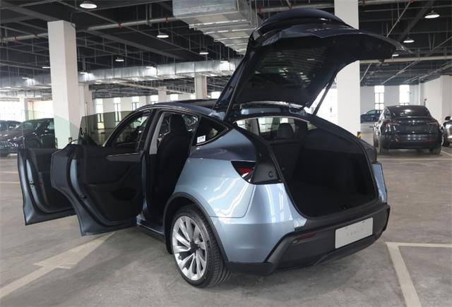 全網(wǎng)首測(cè)煥新Model Y,更賽博更舒適