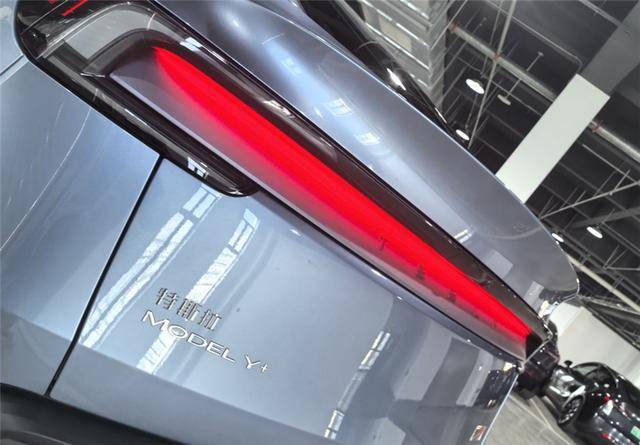全網(wǎng)首測(cè)煥新Model Y,更賽博更舒適