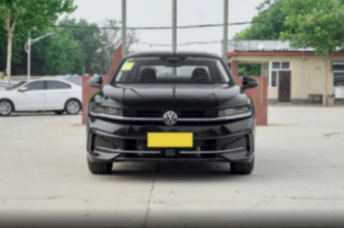 20萬預(yù)算買合資中型車,凱美瑞和邁騰,誰才是家用首選?