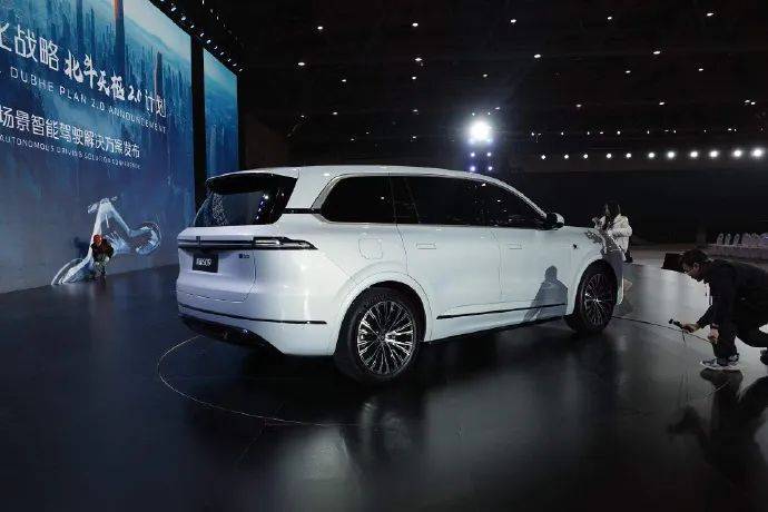 華為賦能的全尺寸SUV新貴,深藍S09發(fā)布,卻難逃“想里想氣”