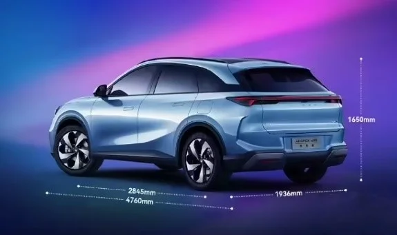 極狐全新阿爾法T5增程版10月14日預售,搭載寧德時代電池,純電續航 215km,綜合續航 1215km,SOC 30%-80% 快充時間 15 分鐘